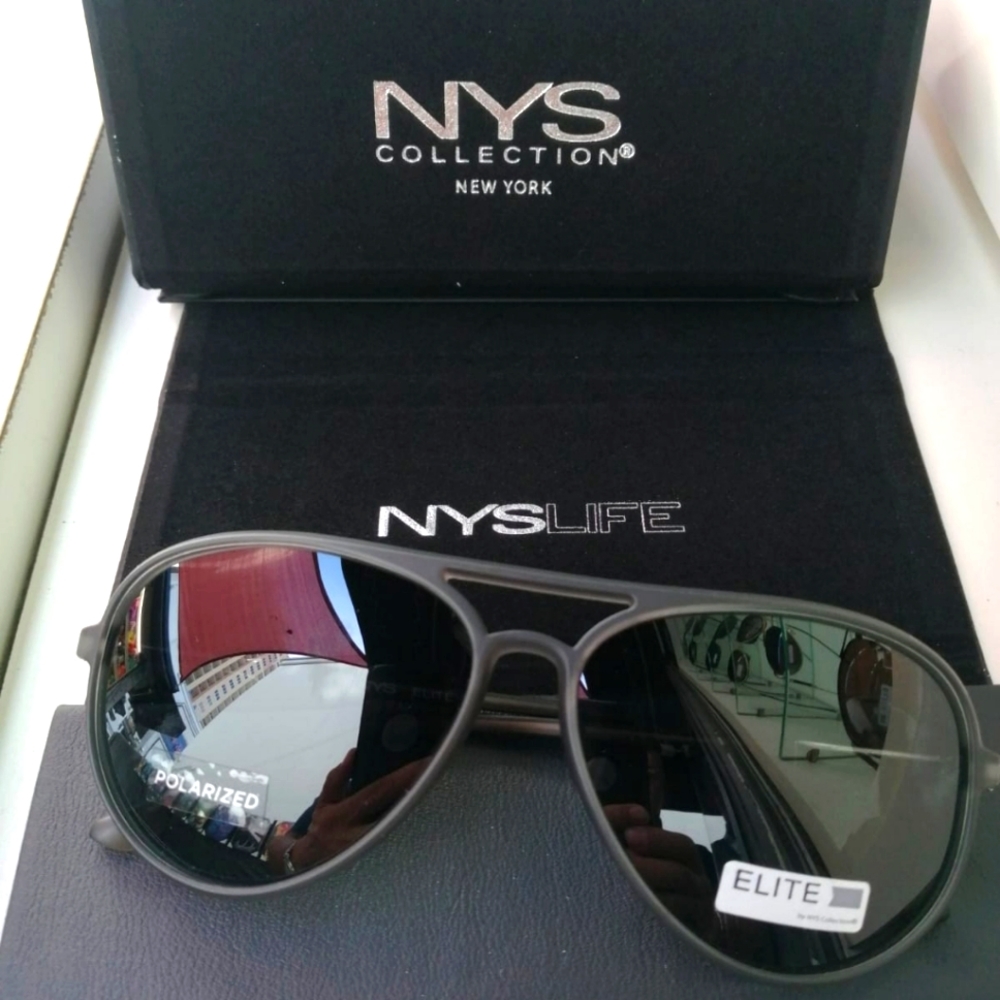 NEW Men Gray Pair of Polarized Sunglasses
